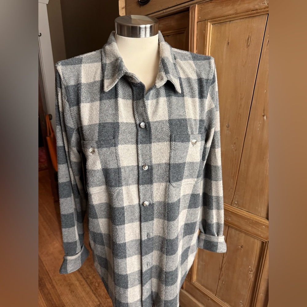 Faherty Gray and Beige Flannel Shirt. Size Large EUC!